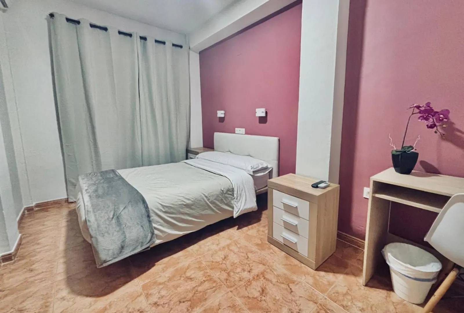 阿尔姆尼卡 洛卡玛尔旅舍酒店
